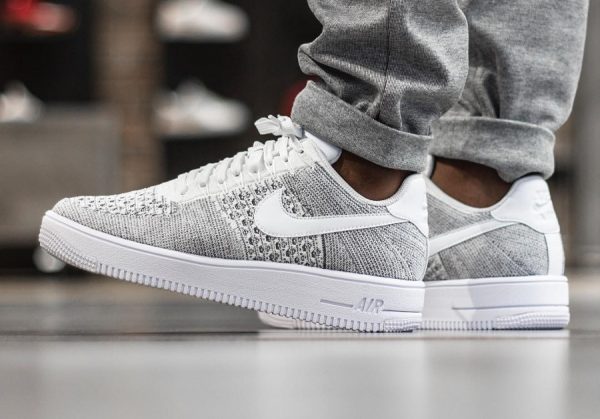 nike air force 1 flyknit black and white