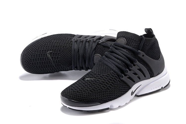 nike-presto-femme-noir-et-blanche-solde-